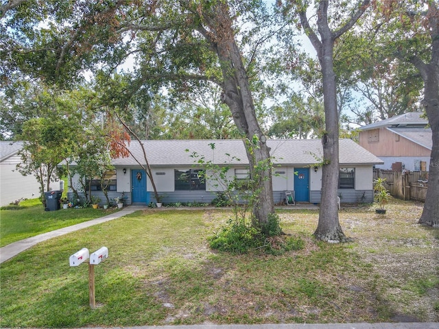 view of front of home featuring a front yard