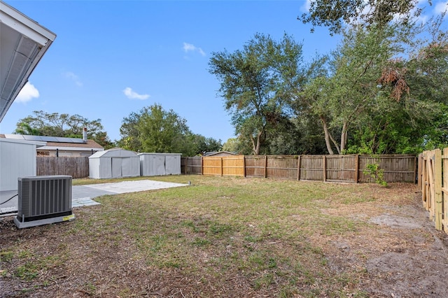 view of yard featuring a patio and cooling unit