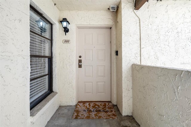 property entrance featuring stucco siding