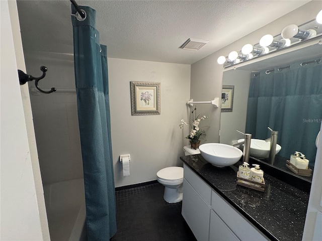 full bathroom featuring visible vents, baseboards, toilet, vanity, and a textured ceiling