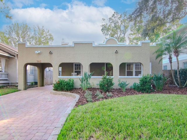 view of front of property with a front yard