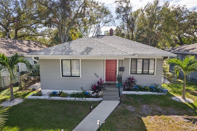 view of front of house featuring a front lawn