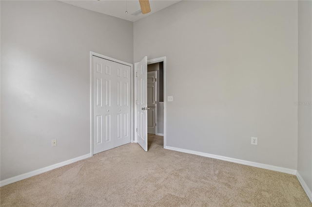 unfurnished room with light carpet and ceiling fan