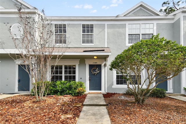 view of front facade featuring stucco siding