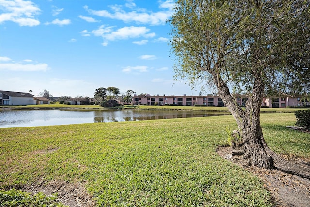 view of yard featuring a water view