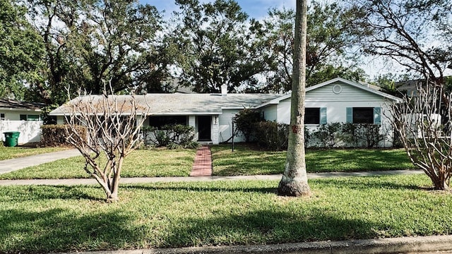 ranch-style house featuring a front lawn