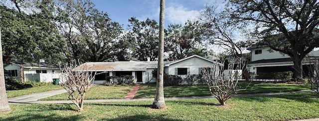 view of front of property with a front yard