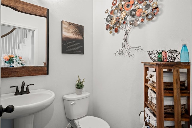 bathroom featuring sink and toilet