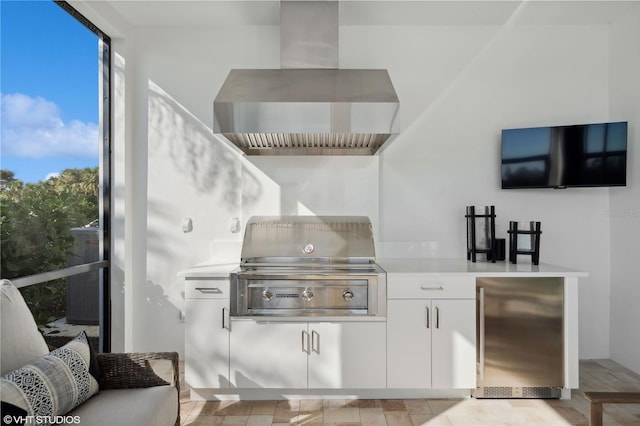 interior space featuring an outdoor kitchen and a grill