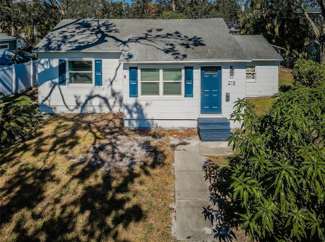 view of front of house featuring a front yard