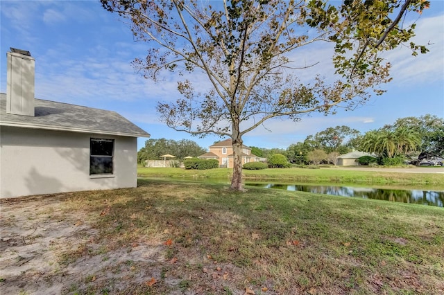 view of yard featuring a water view