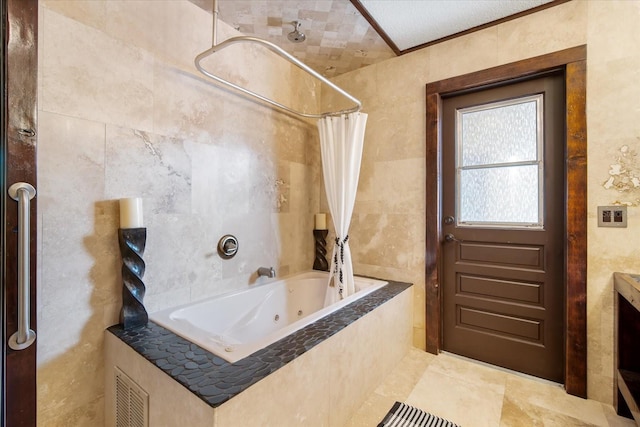 bathroom featuring shower / bath combo