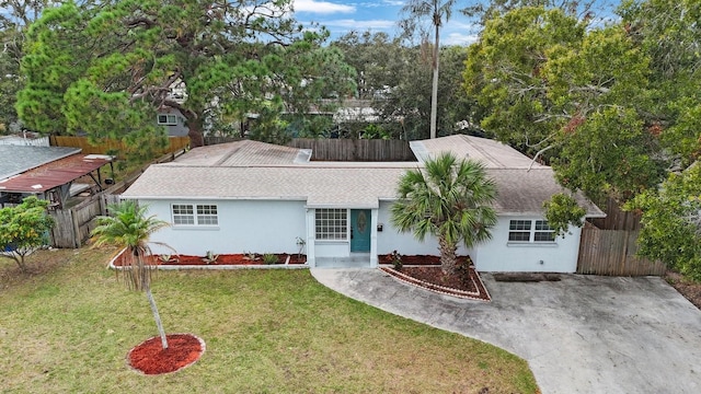 single story home featuring a front yard