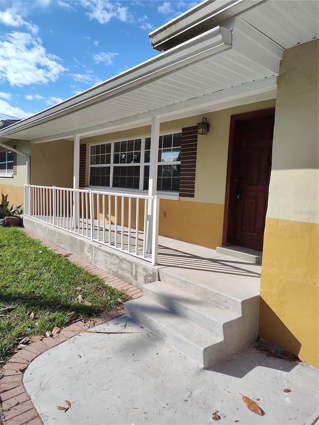 property entrance featuring a porch