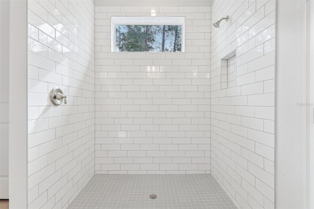 bathroom featuring tiled shower