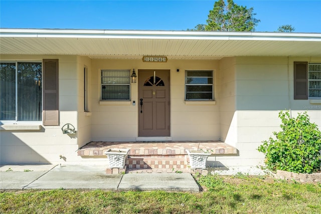 doorway to property with covered porch