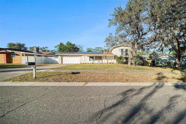 view of front of property featuring a front yard and a garage