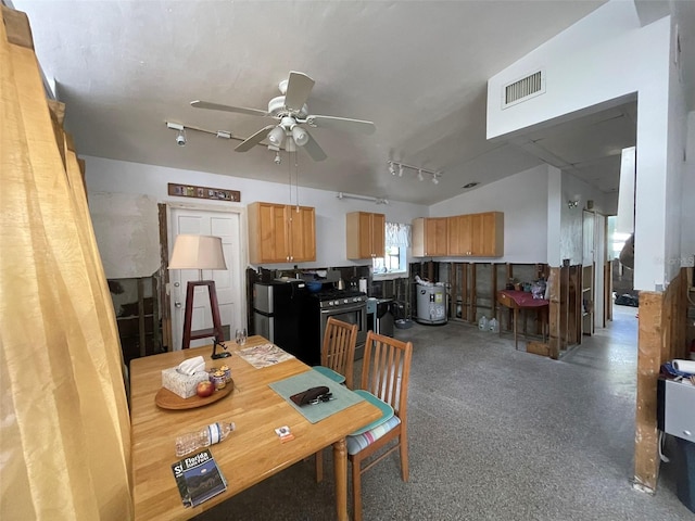 dining area with ceiling fan