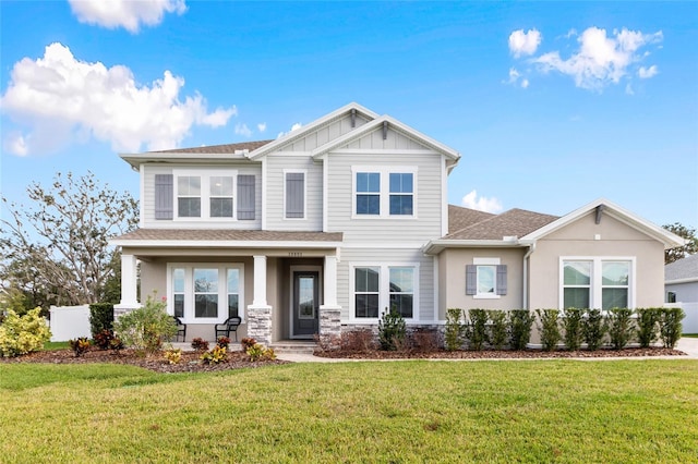 craftsman-style house featuring a front lawn