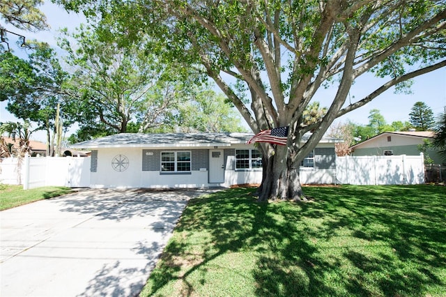 ranch-style house featuring a front lawn