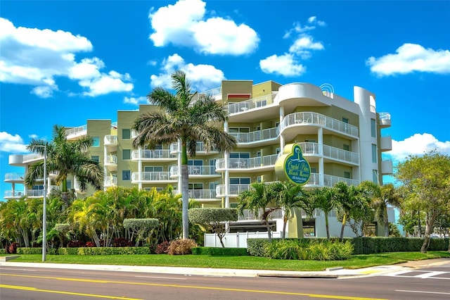 11605 Gulf Blvd Unit 507, Treasure Island, FL 33706 - view of apartment building / complex