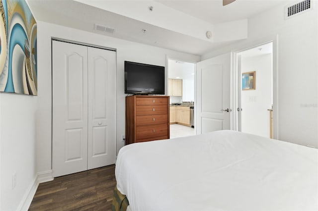 11605 Gulf Blvd Unit 507, Treasure Island, FL 33706 - bedroom featuring dark wood finished floors, a closet, baseboards, ensuite bath, and a ceiling fan