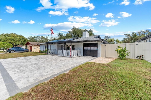 view of front of home featuring a garage and a front yard