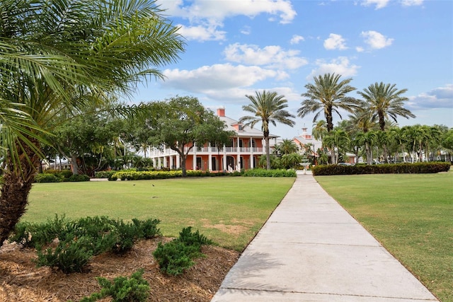 view of property's community featuring a yard