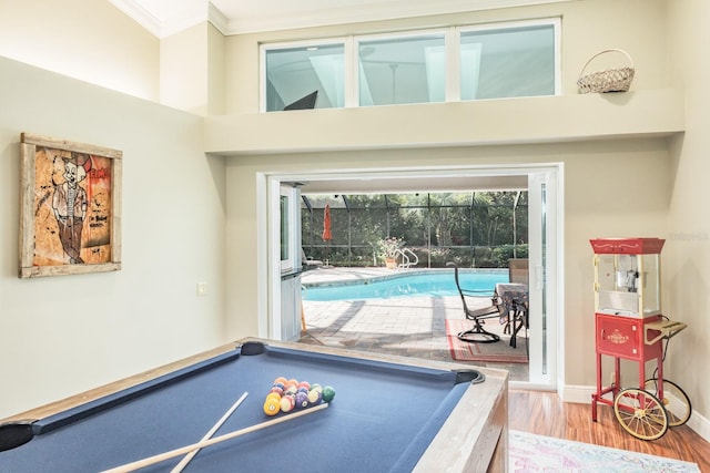 playroom featuring crown molding, hardwood / wood-style floors, and pool table