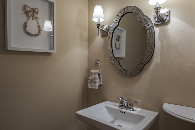 bathroom featuring toilet and sink