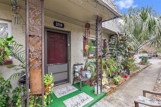 entrance to property featuring covered porch