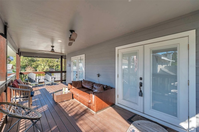 deck with ceiling fan