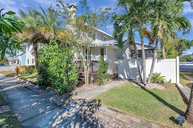 view of front of house with a front lawn