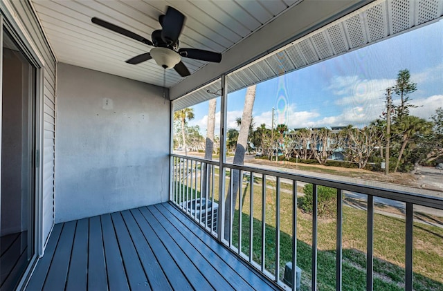 balcony featuring ceiling fan