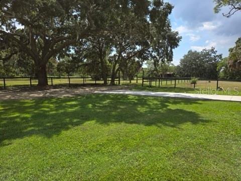 Listing photo 2 for 8132 Honeybee Ln, Tampa FL 33635