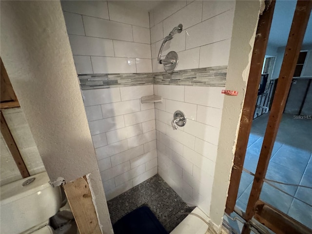 3960 Headsail Dr, New Port Richey, FL 34652 - bathroom featuring tiled shower