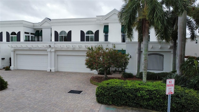 view of front facade with a garage