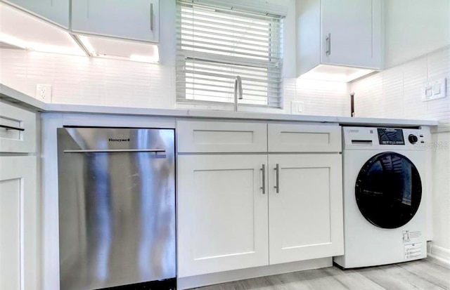 washroom featuring sink, washer / clothes dryer, and light hardwood / wood-style flooring