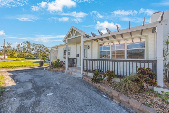 view of front of property with covered porch