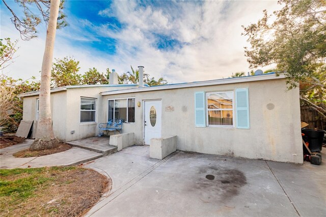 Listing photo 2 for 16202 3rd St E, Redington Beach FL 33708