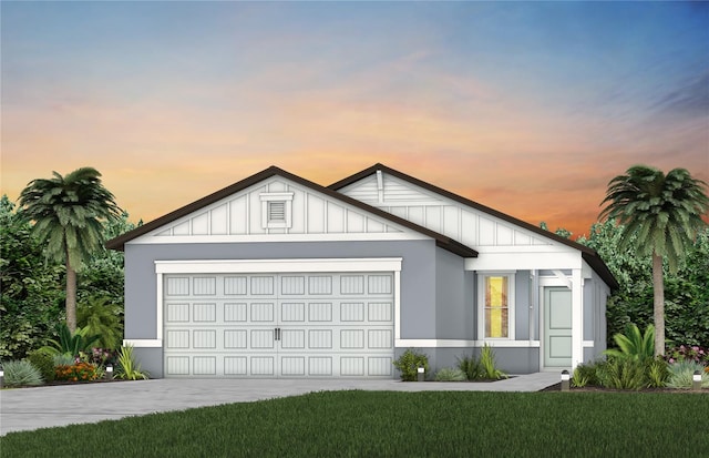 view of front facade featuring a yard and a garage