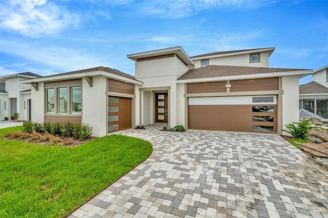 view of front facade featuring a garage and a front lawn