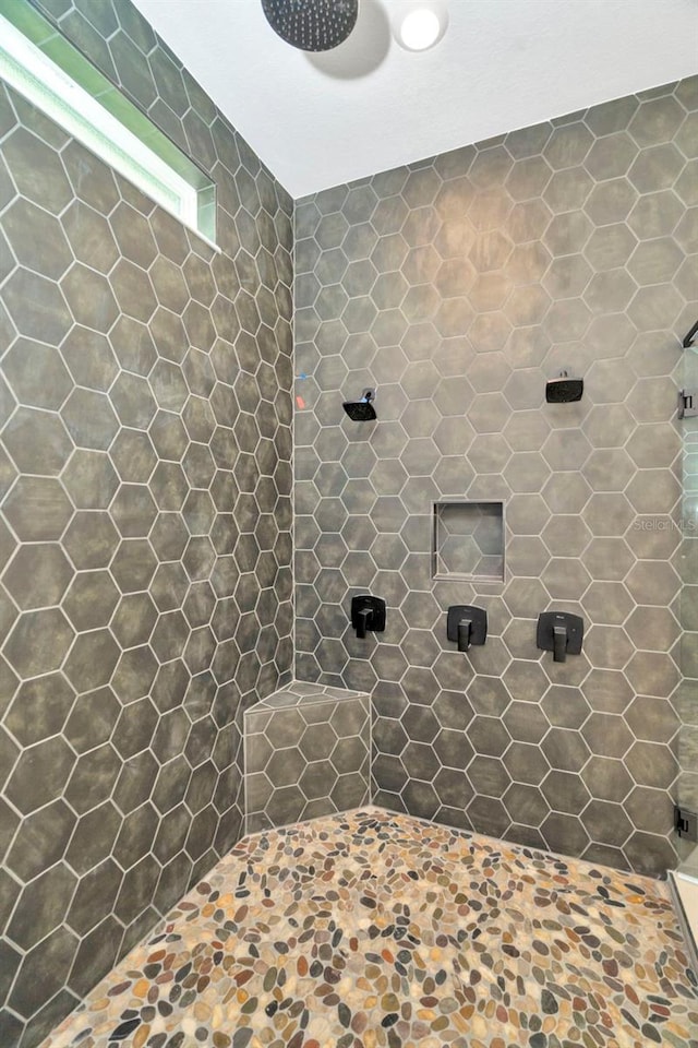 bathroom featuring tiled shower