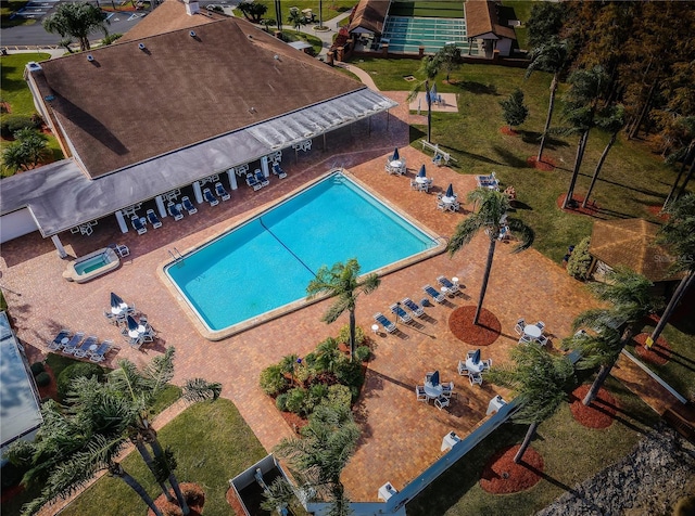 view of swimming pool