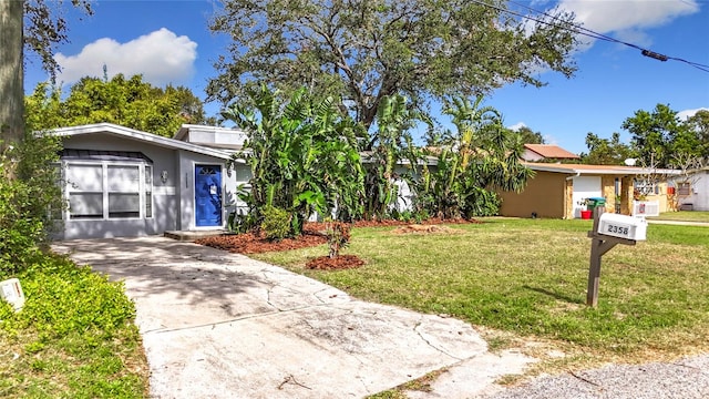 view of front of home featuring a front yard