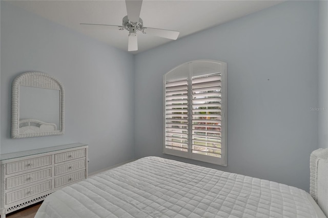 bedroom with ceiling fan