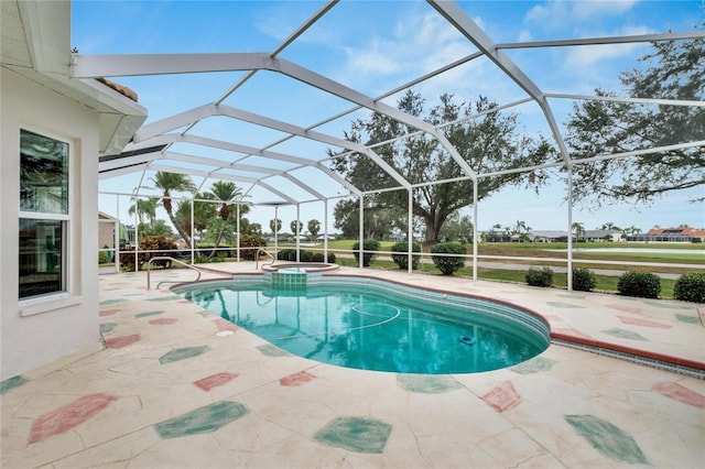 view of pool featuring an in ground hot tub, a patio, and a lanai