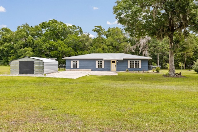 view of front facade with a front lawn