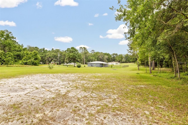 view of yard featuring a rural view