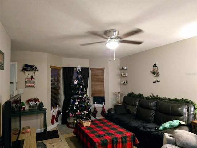 2302 Maki Rd Unit 5, Plant City, FL 33563 - living room with ceiling fan and baseboards